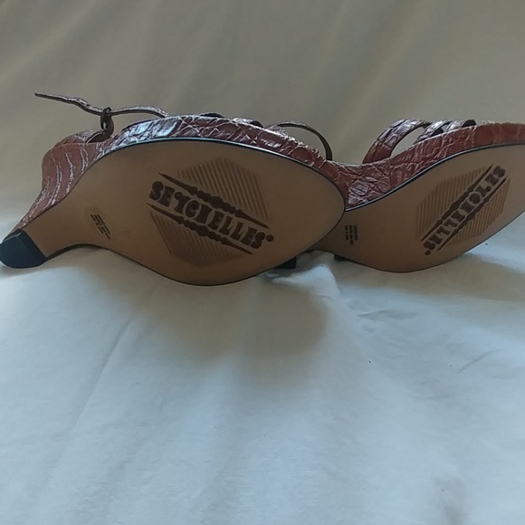 Seychelles crocodile grain leather wedge sandals - Picture 8 of 8